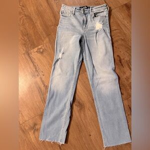 HOLLISTER